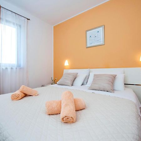 Apartments And Rooms Camaiore Rovinj Eksteriør billede