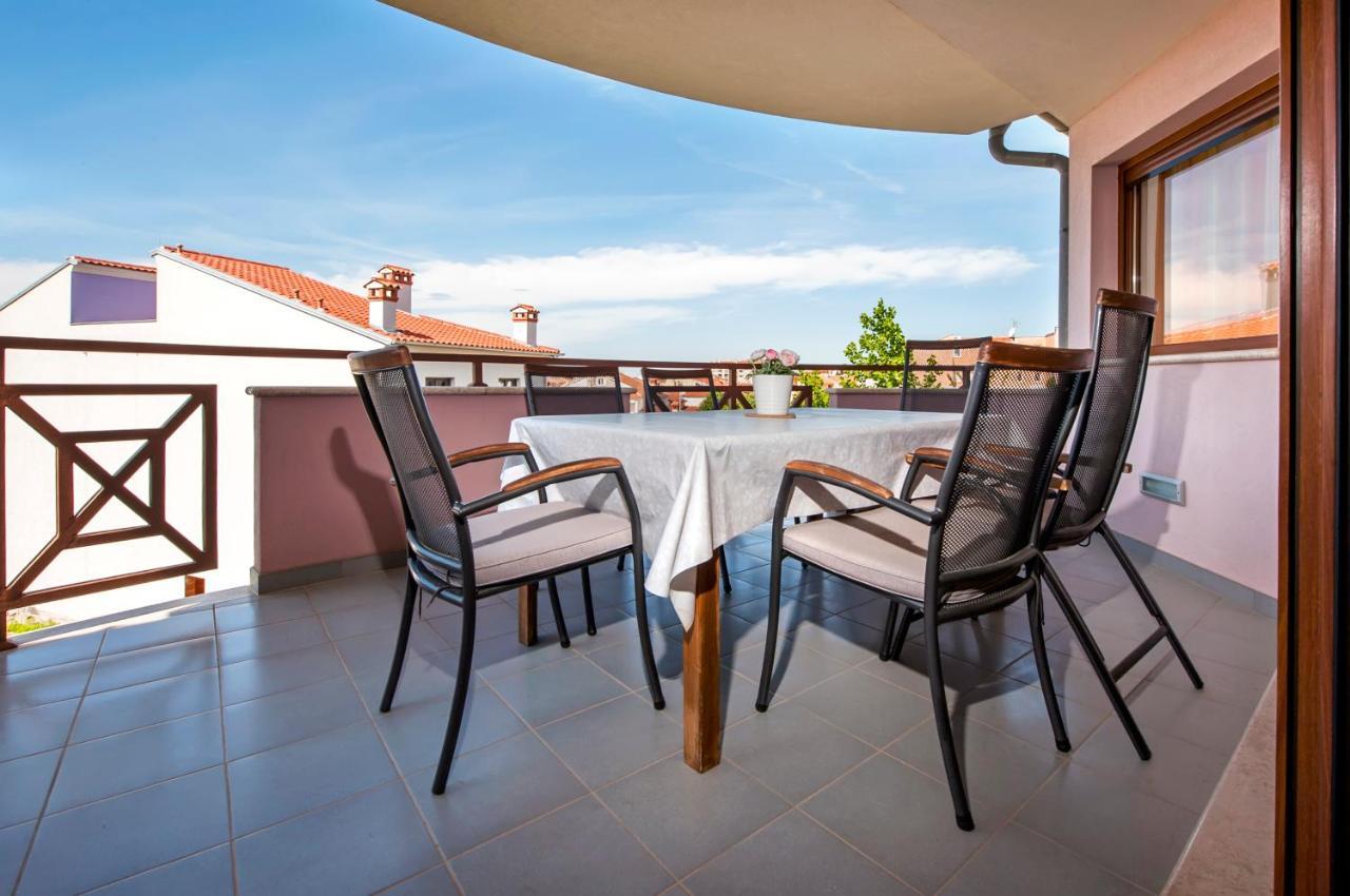 Apartments And Rooms Camaiore Rovinj Eksteriør billede