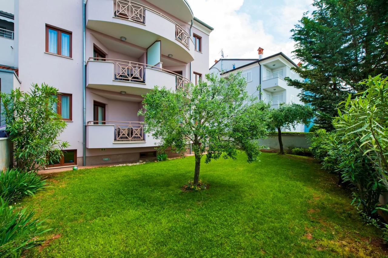 Apartments And Rooms Camaiore Rovinj Eksteriør billede