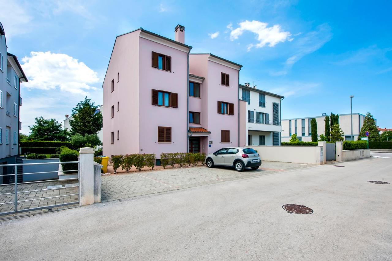 Apartments And Rooms Camaiore Rovinj Eksteriør billede