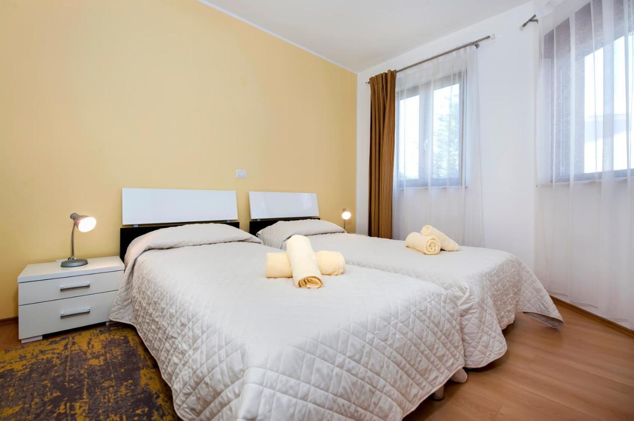 Apartments And Rooms Camaiore Rovinj Eksteriør billede