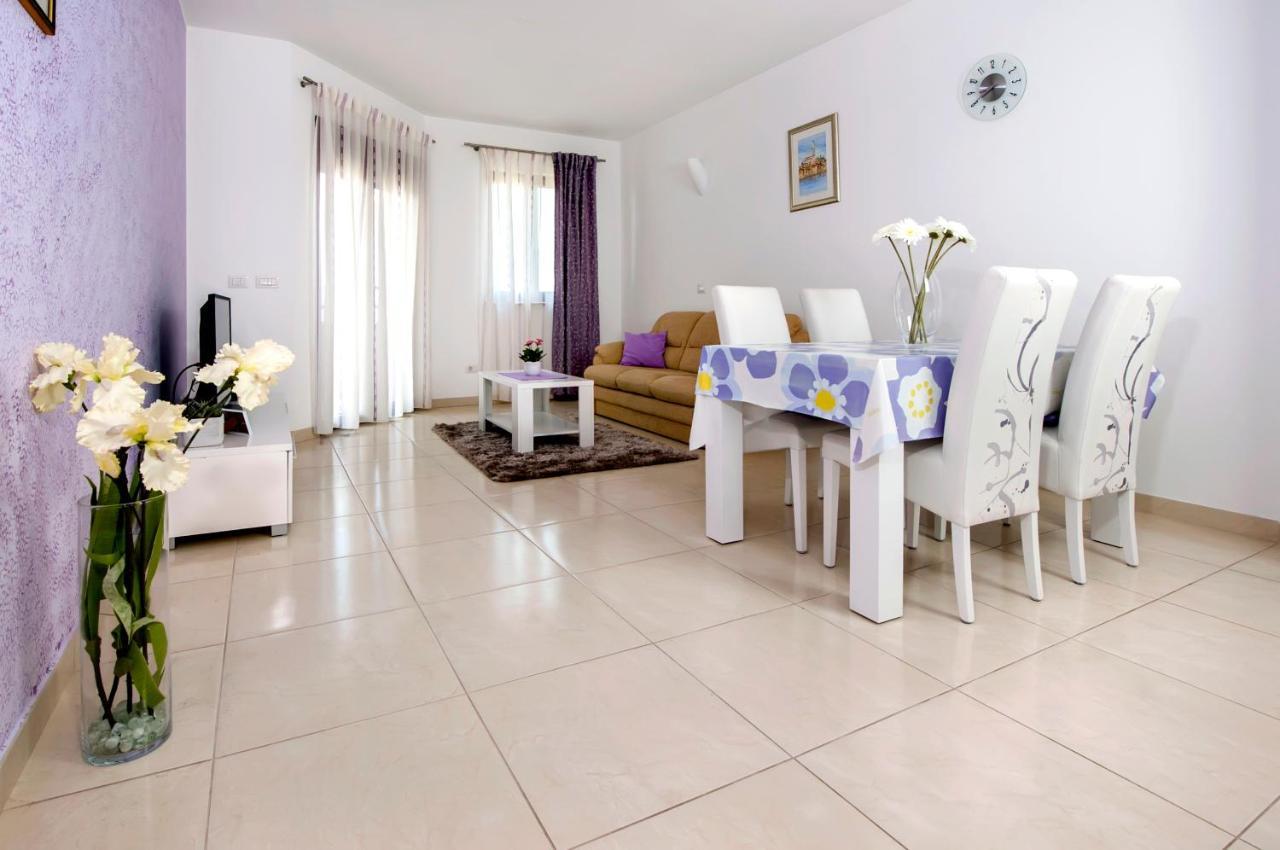 Apartments And Rooms Camaiore Rovinj Eksteriør billede